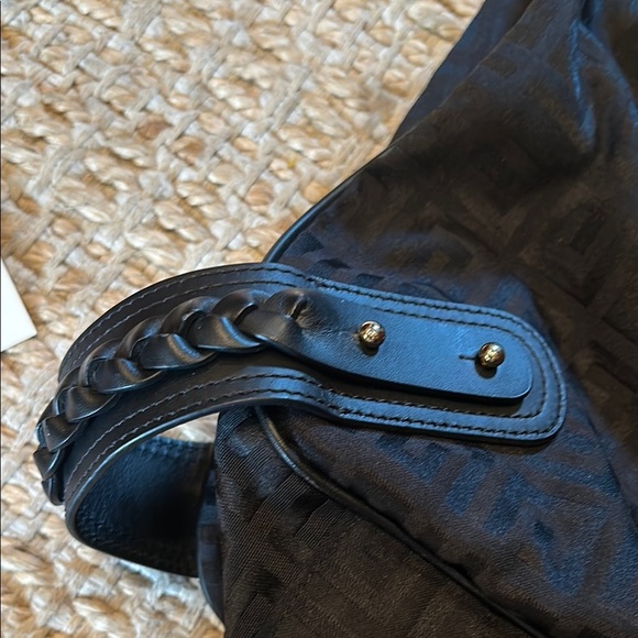 Givenchy Elegant Black Patterned Bag - Picture 3 of 15